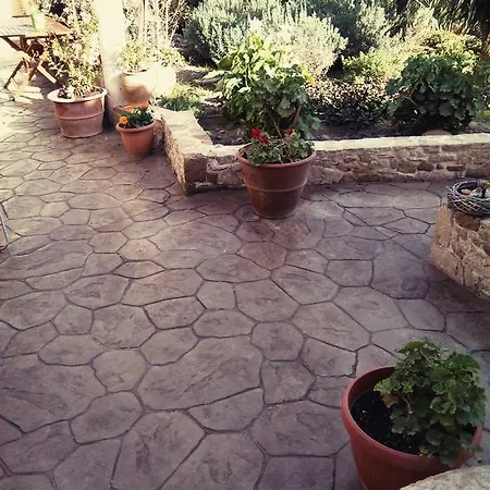 Сasa de vacaciones Picturesque Traditional Stone House *