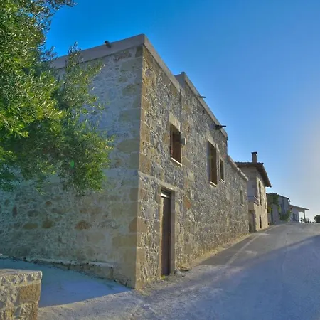 Picturesque Traditional Stone House Сasa de vacaciones Plátanos